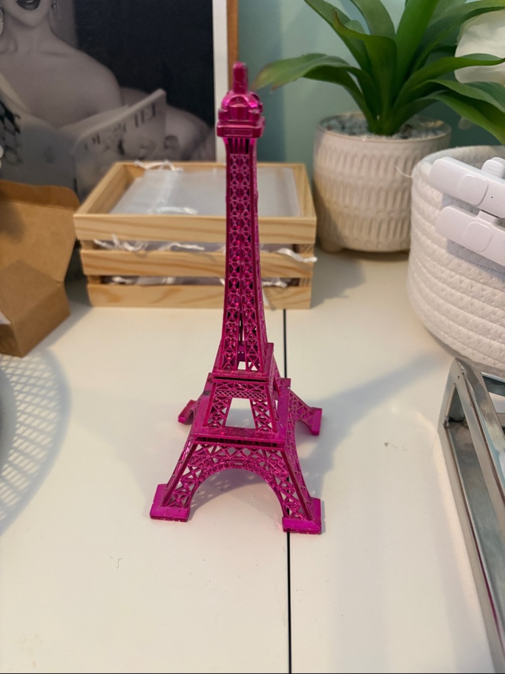 Pink Eiffel Tower Décor Figurine